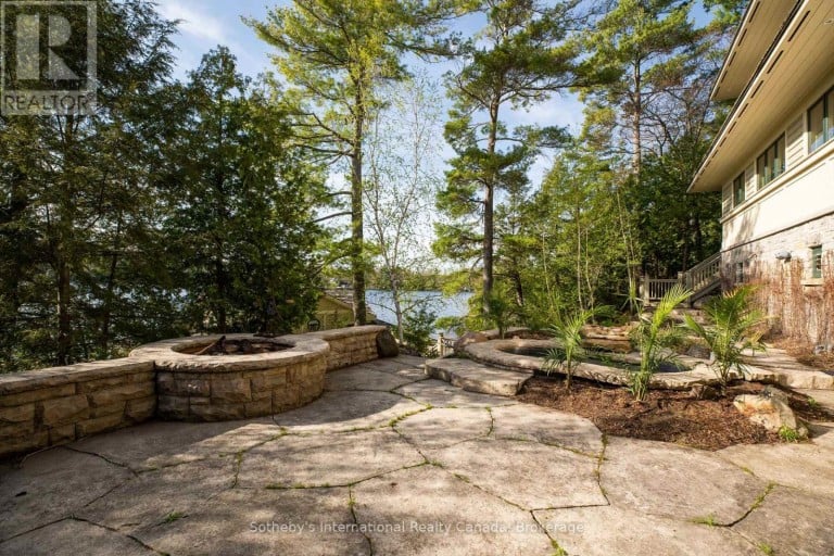 POINT COTTAGE - 1250 WALDMERE ROAD, Bracebridge (Monck (Bracebridge)), Ontario, P1L1W8