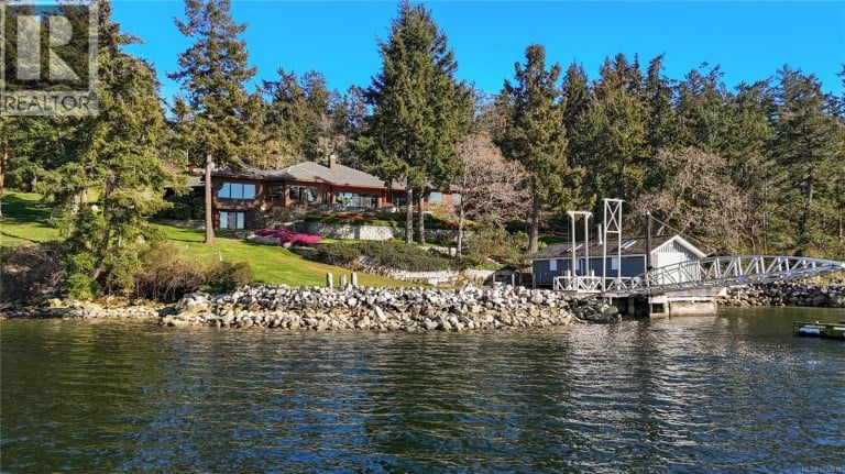 8440 Lawrence Rd, Central Saanich, British Columbia, V8M1S5 (ID 1032910)