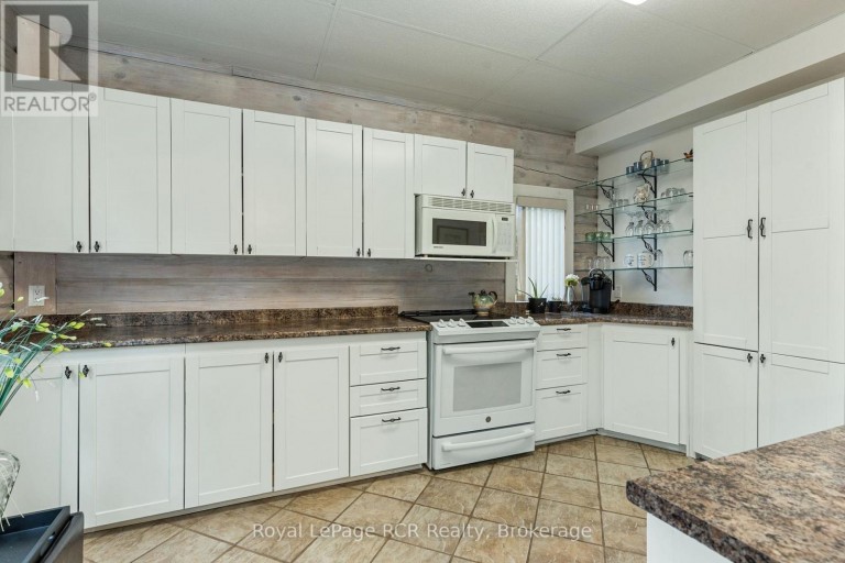 183 LAKESHORE ROAD, Georgian Bluffs, Ontario, N0H2T0