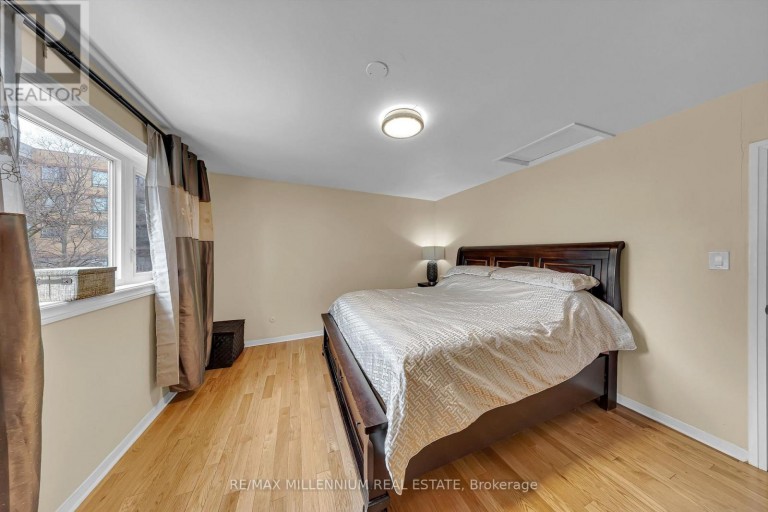 5 - 10 GRANDRAVINE DRIVE, Toronto (York University Heights), Ontario, M3J1B1