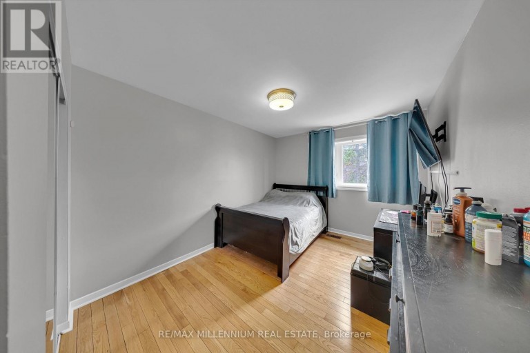5 - 10 GRANDRAVINE DRIVE, Toronto (York University Heights), Ontario, M3J1B1