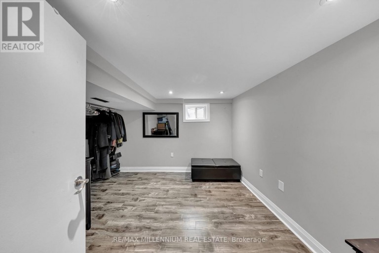 5 - 10 GRANDRAVINE DRIVE, Toronto (York University Heights), Ontario, M3J1B1