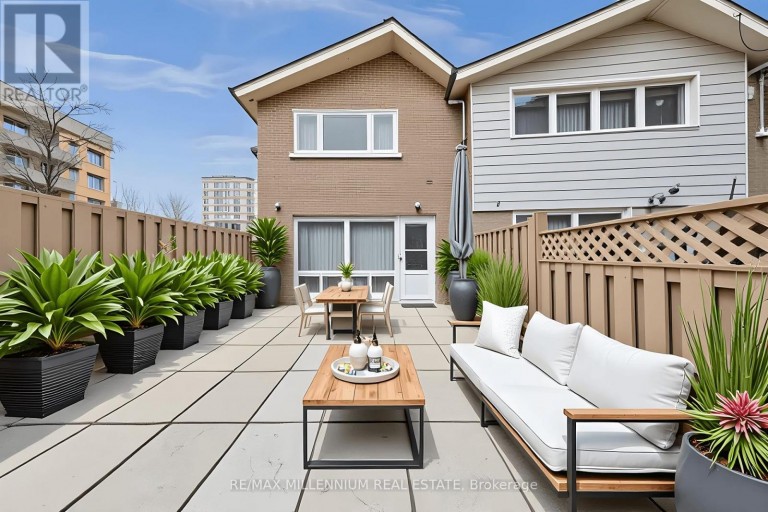 5 - 10 GRANDRAVINE DRIVE, Toronto (York University Heights), Ontario, M3J1B1