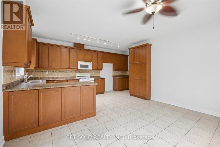 16 DEERCHASE ROAD, Brampton (Bram East), Ontario, L6P2L4