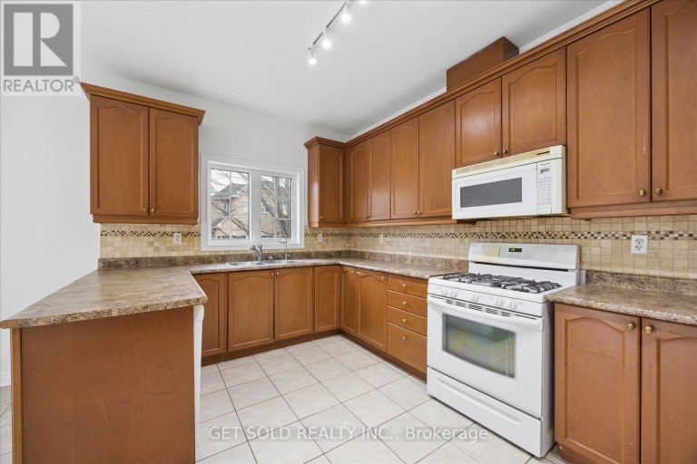 16 DEERCHASE ROAD, Brampton (Bram East), Ontario, L6P2L4