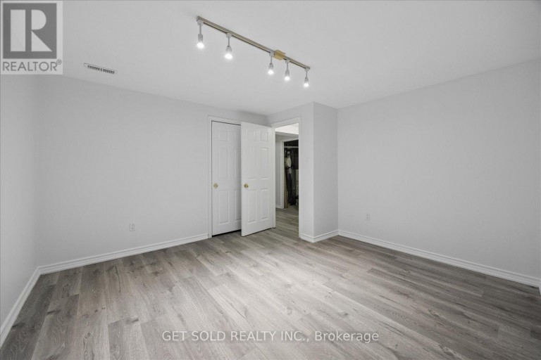 16 DEERCHASE ROAD, Brampton (Bram East), Ontario, L6P2L4