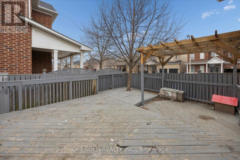 16 DEERCHASE ROAD, Brampton (Bram East), Ontario, L6P2L4