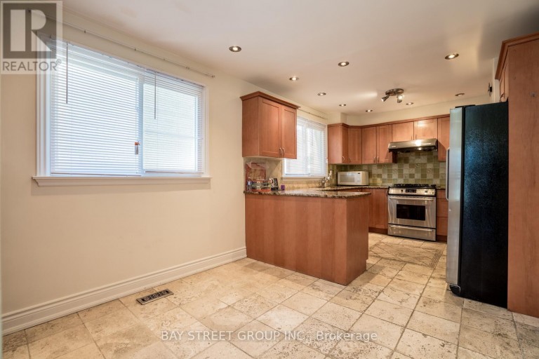 38 FOURSOME CRESCENT, Toronto (St. Andrew-Windfields), Ontario, M2P1W3