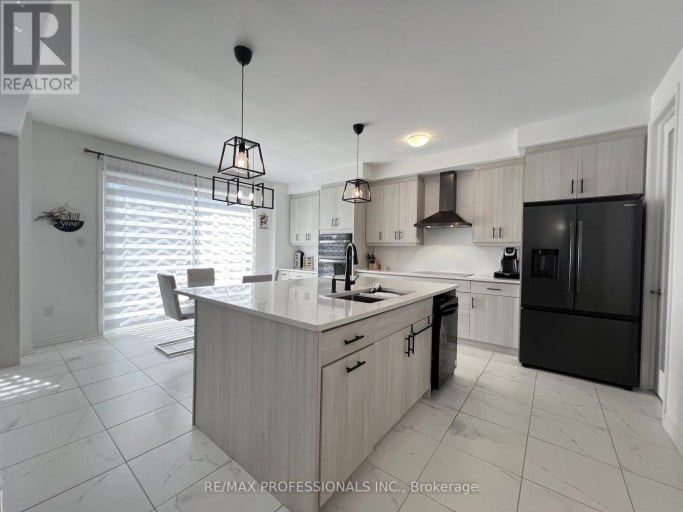 687 LAMB STREET, Innisfil, Ontario, L9S0R7