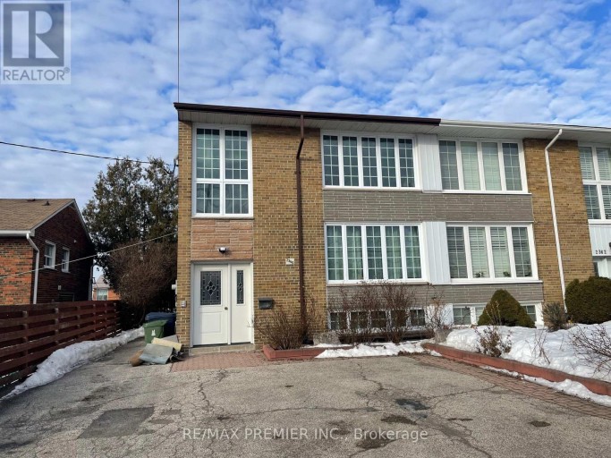 3 - 2360 KEELE STREET, Toronto (Brookhaven-Amesbury), Ontario, M6M4A5