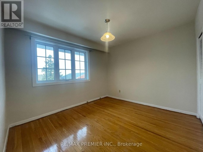 3 - 2360 KEELE STREET, Toronto (Brookhaven-Amesbury), Ontario, M6M4A5