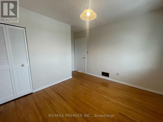 3 - 2360 KEELE STREET, Toronto (Brookhaven-Amesbury), Ontario, M6M4A5