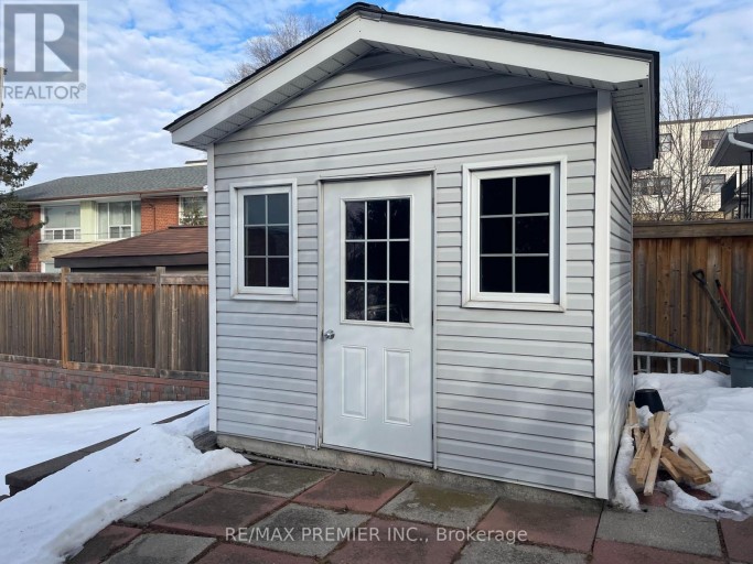 3 - 2360 KEELE STREET, Toronto (Brookhaven-Amesbury), Ontario, M6M4A5