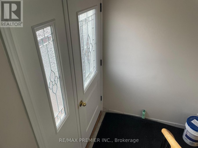 3 - 2360 KEELE STREET, Toronto (Brookhaven-Amesbury), Ontario, M6M4A5