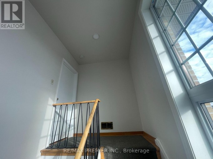 3 - 2360 KEELE STREET, Toronto (Brookhaven-Amesbury), Ontario, M6M4A5