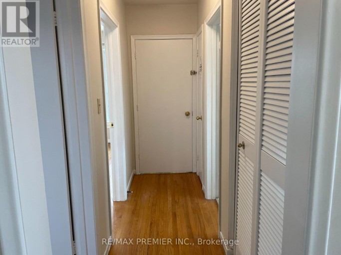 3 - 2360 KEELE STREET, Toronto (Brookhaven-Amesbury), Ontario, M6M4A5