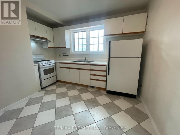 3 - 2360 KEELE STREET, Toronto (Brookhaven-Amesbury), Ontario, M6M4A5