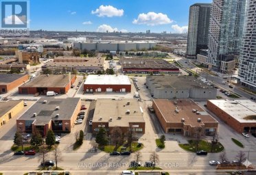 B - 41 BUTTERMILL AVENUE Vaughan (Concord) Ontario photo 1
