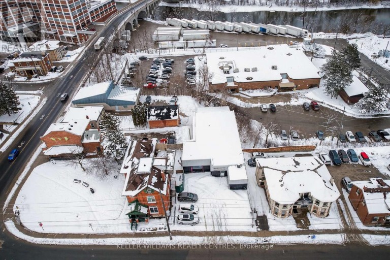 384 QUEEN STREET, Peterborough (Town Ward 3), Ontario, K9H3J6