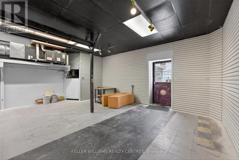 384 QUEEN STREET, Peterborough (Town Ward 3), Ontario, K9H3J6