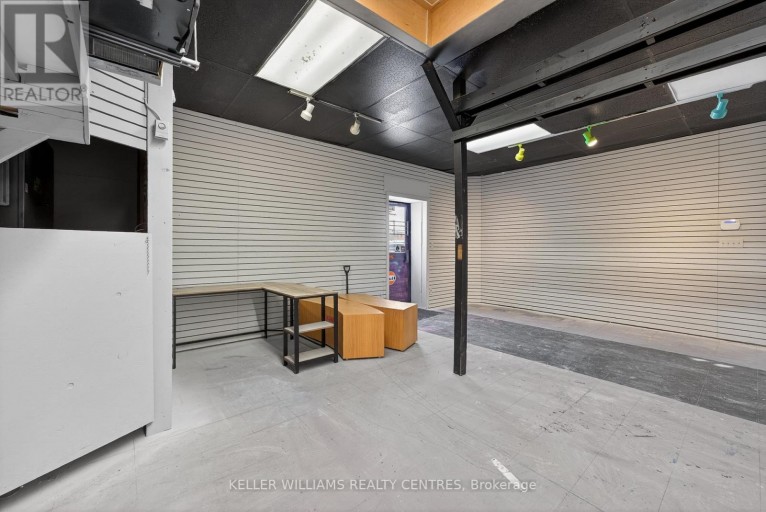 384 QUEEN STREET, Peterborough (Town Ward 3), Ontario, K9H3J6