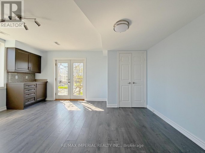 621A THE QUEENSWAY, Toronto (Stonegate-Queensway), Ontario, M8Y1K4