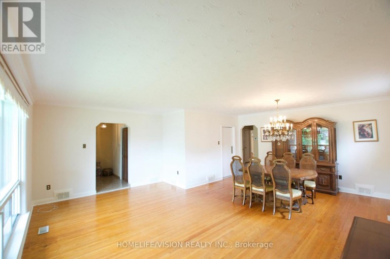 239 EPSOM DOWNS DRIVE, Toronto (Downsview-Roding-CFB), Ontario, M3M1T3