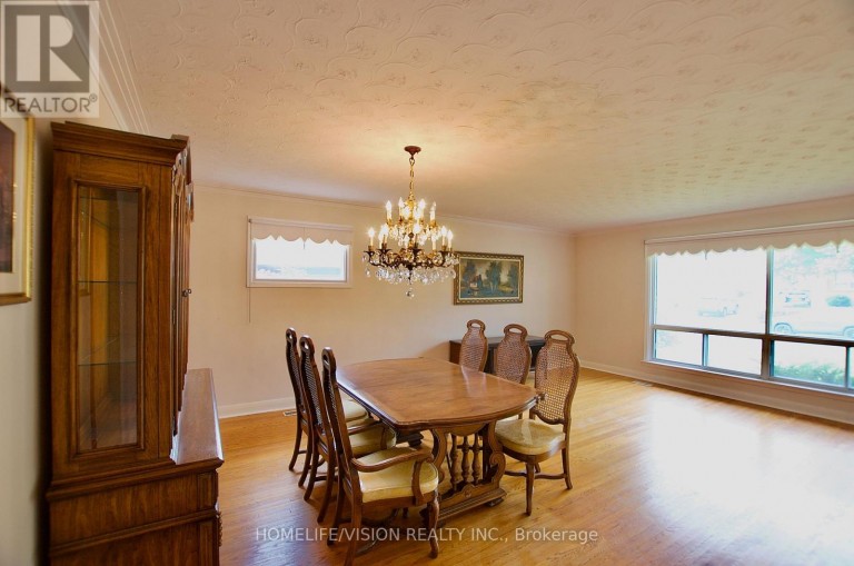 239 EPSOM DOWNS DRIVE, Toronto (Downsview-Roding-CFB), Ontario, M3M1T3