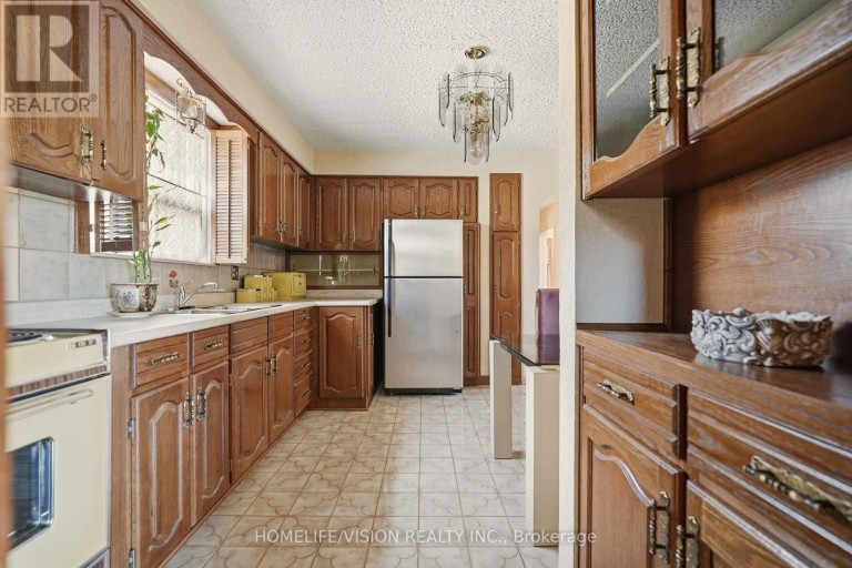 239 EPSOM DOWNS DRIVE, Toronto (Downsview-Roding-CFB), Ontario, M3M1T3