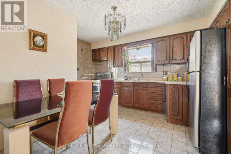 239 EPSOM DOWNS DRIVE, Toronto (Downsview-Roding-CFB), Ontario, M3M1T3