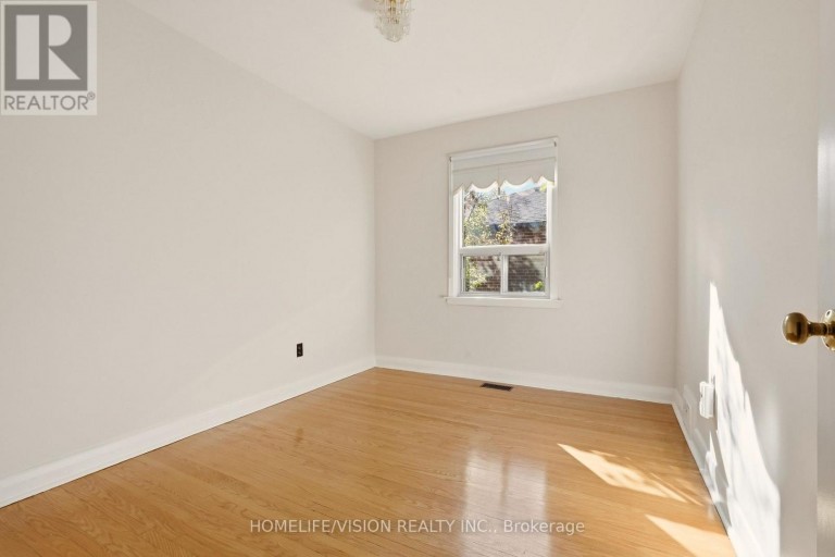 239 EPSOM DOWNS DRIVE, Toronto (Downsview-Roding-CFB), Ontario, M3M1T3