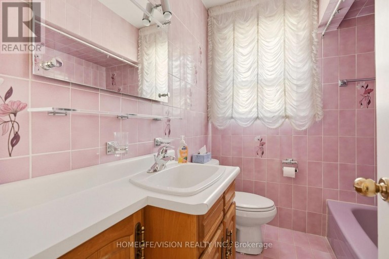 239 EPSOM DOWNS DRIVE, Toronto (Downsview-Roding-CFB), Ontario, M3M1T3