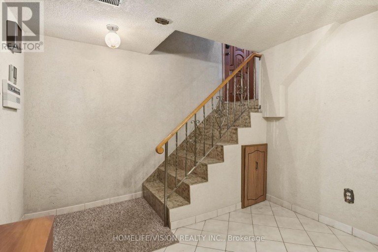 239 EPSOM DOWNS DRIVE, Toronto (Downsview-Roding-CFB), Ontario, M3M1T3
