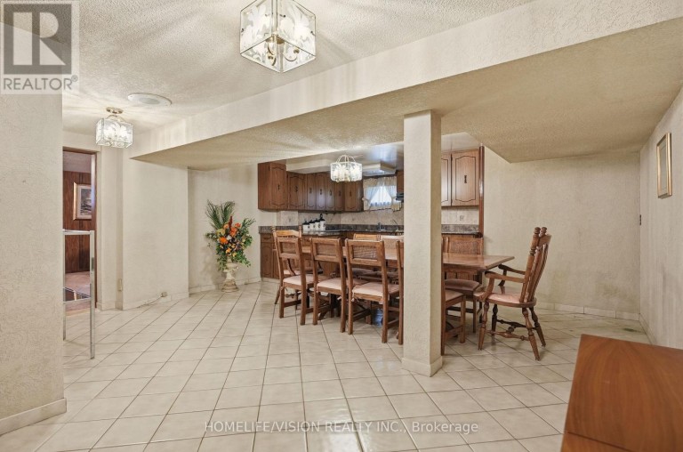 239 EPSOM DOWNS DRIVE, Toronto (Downsview-Roding-CFB), Ontario, M3M1T3