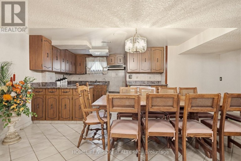 239 EPSOM DOWNS DRIVE, Toronto (Downsview-Roding-CFB), Ontario, M3M1T3