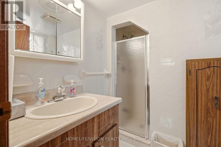 239 EPSOM DOWNS DRIVE, Toronto (Downsview-Roding-CFB), Ontario, M3M1T3