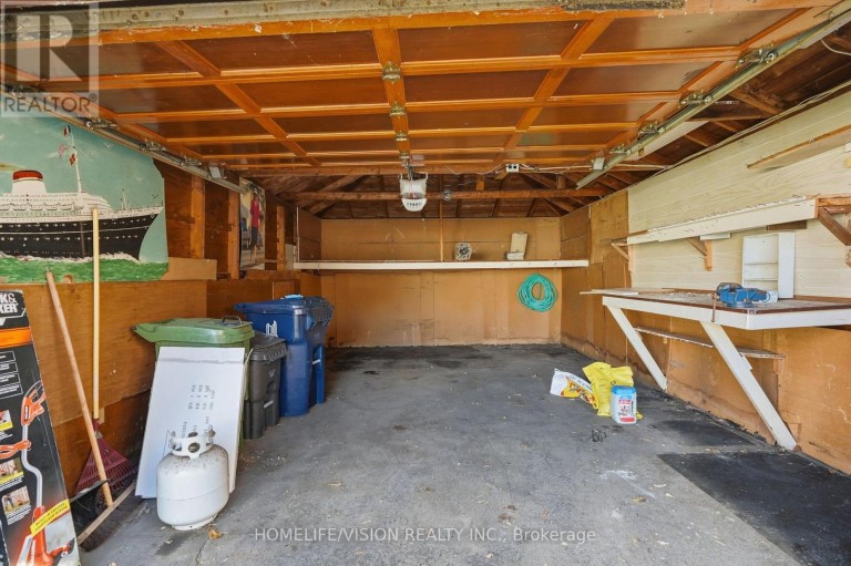 239 EPSOM DOWNS DRIVE, Toronto (Downsview-Roding-CFB), Ontario, M3M1T3