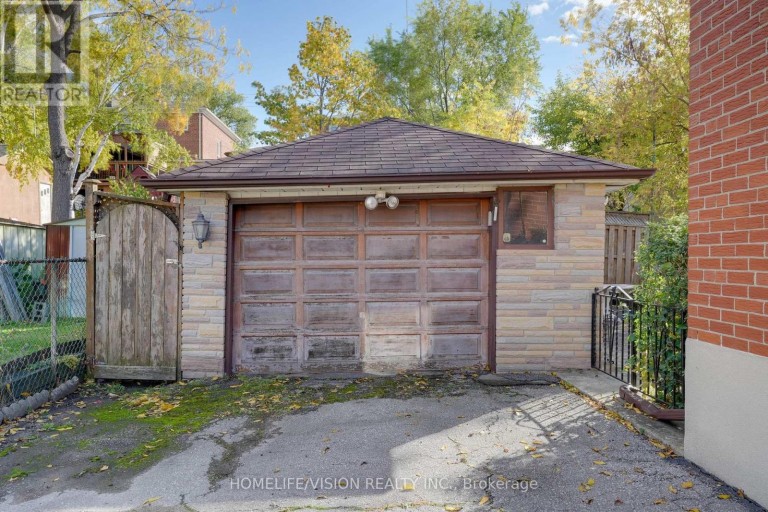 239 EPSOM DOWNS DRIVE, Toronto (Downsview-Roding-CFB), Ontario, M3M1T3