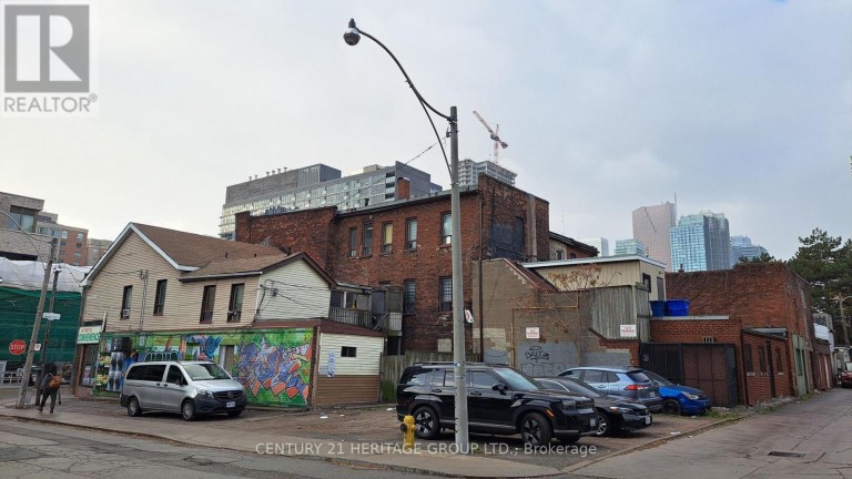 248 QUEEN STREET E, Toronto (Moss Park), Ontario, M5A1S3