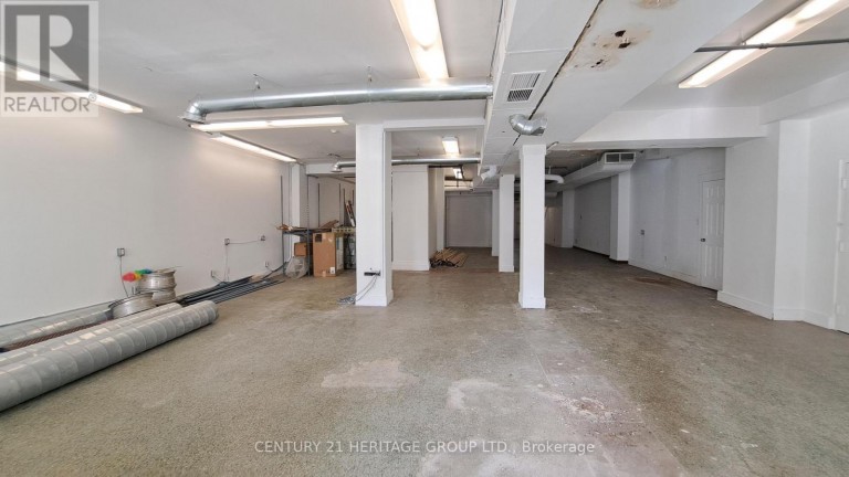 248 QUEEN STREET E, Toronto (Moss Park), Ontario, M5A1S3