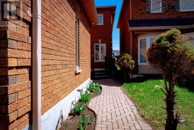 92 HARTRICK PLACE, Whitby (Rolling Acres), Ontario, L1R2C3