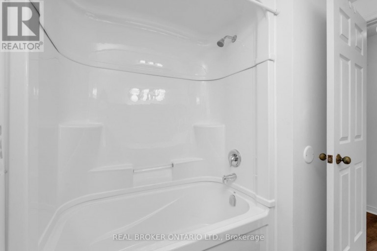 8 MAPLE LEAF TERRACE, Innisfil (Cookstown), Ontario, L0L1L0