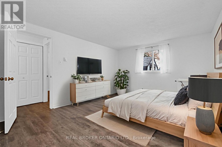 8 MAPLE LEAF TERRACE, Innisfil (Cookstown), Ontario, L0L1L0