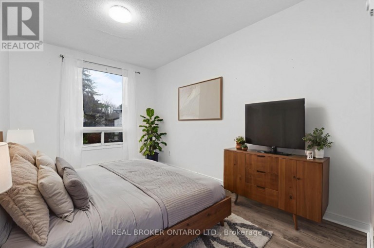 8 MAPLE LEAF TERRACE, Innisfil (Cookstown), Ontario, L0L1L0