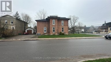 ROOM - 23 GLENELG STREET W Kawartha Lakes (Lindsay) Ontario photo 2