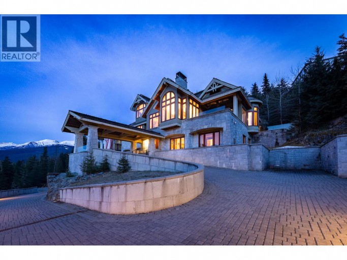 3833 SUNRIDGE DRIVE, Whistler, British Columbia, V8E0W1 (ID R3117343)