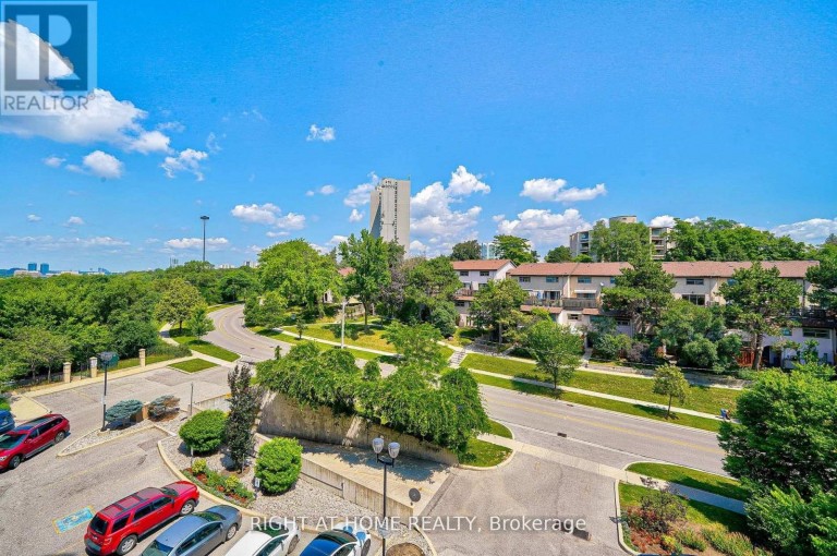 813 - 18 VALLEY WOODS ROAD, Toronto (Parkwoods-Donalda), Ontario, M3A0A1
