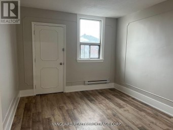 1623A EGLINTON AVENUE Toronto (Oakwood Village) Ontario photo 3