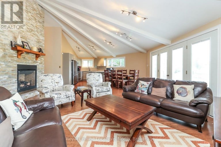 10 SUNSET COURT, Wasaga Beach, Ontario, L9Z2A9