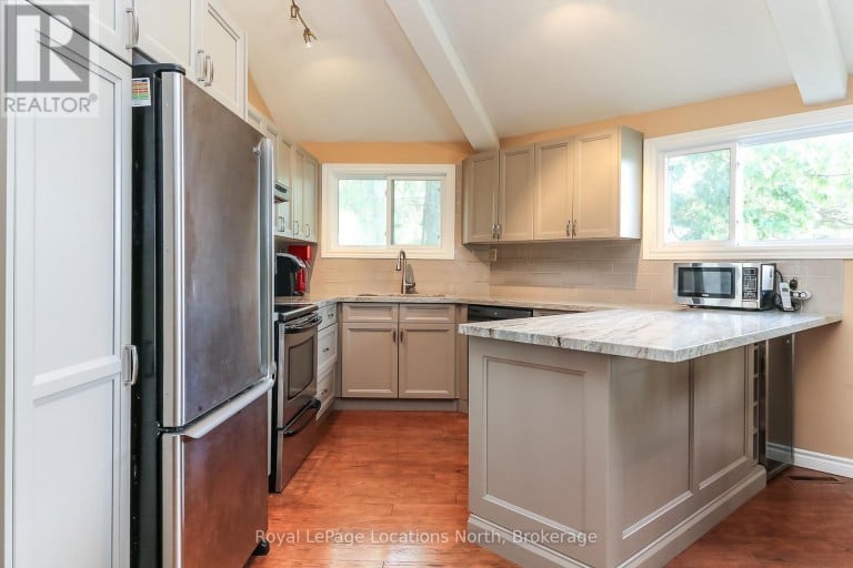 10 SUNSET COURT, Wasaga Beach, Ontario, L9Z2A9